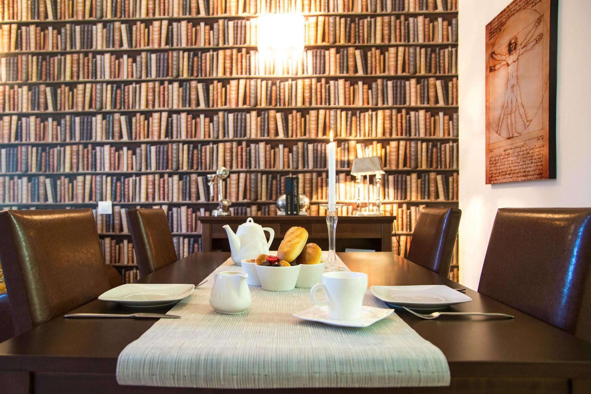 Apartment Alcam Books *